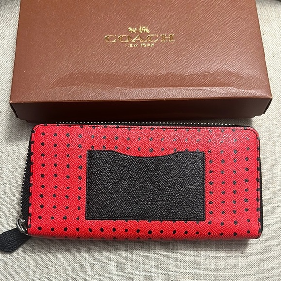 Coach 36357 Red Bandana Polka Dot Black Taxi Americana Wallet; EUC, Like New! - Picture 11 of 11